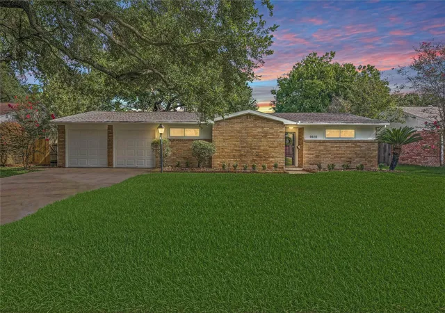 2nd image of 9618 Highmeadow Dr, Houston, TX 77063 | MLS# 33709903