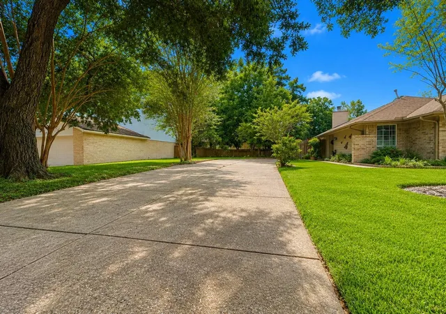 2nd image of 16711 Quiet Trail Dr, Humble, TX 77396 | MLS# 68498467