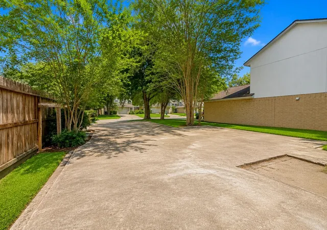 3rd image of 16711 Quiet Trail Dr, Humble, TX 77396 | MLS# 68498467