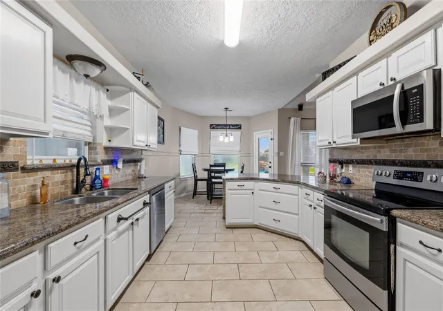 Photo 4 of Single family home for sale at 6310 Wildlife Way, Mont Belvieu, TX 77523 | MLS# 26145430 | Listing updated on 2026-09-13