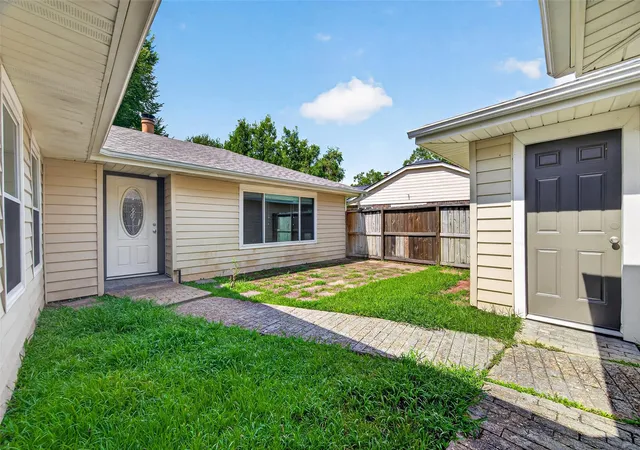 3rd image of 17230 Forelock Wy, Crosby, TX 77532 | MLS# 70104115