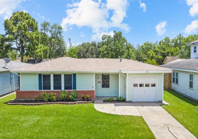 1st image of 2001 14th Ave N, Texas City, TX 77590 | MLS# 22238432