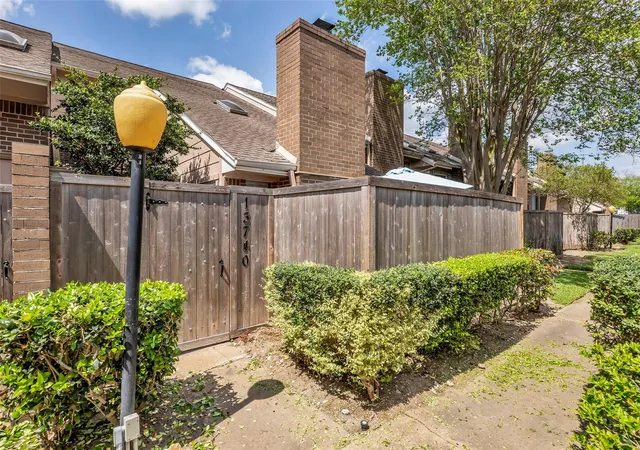 2nd image of 13740 Hollowgreen Dr #605, Houston, TX 77082 | MLS# 71141514
