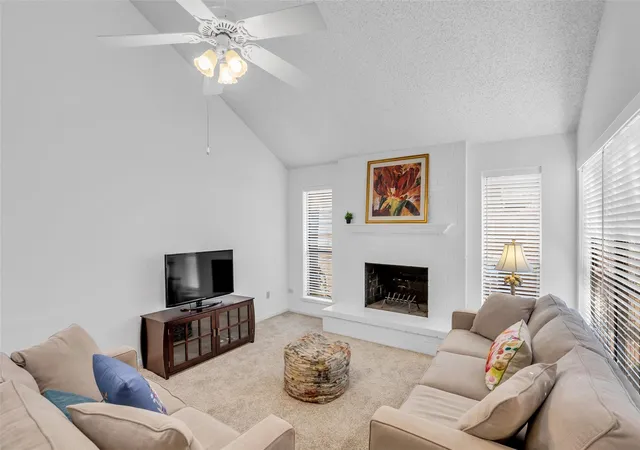 4th image of 13740 Hollowgreen Dr #605, Houston, TX 77082 | MLS# 71141514