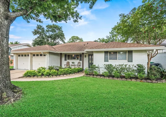 2nd image of 10502 Shadow Wood Dr, Houston, TX 77043 | MLS# 66132578