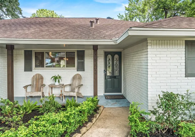 3rd image of 10502 Shadow Wood Dr, Houston, TX 77043 | MLS# 66132578