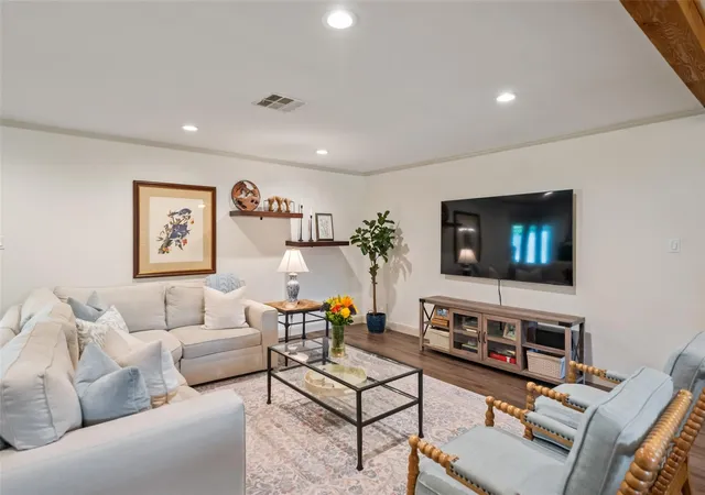 5th image of 10502 Shadow Wood Dr, Houston, TX 77043 | MLS# 66132578