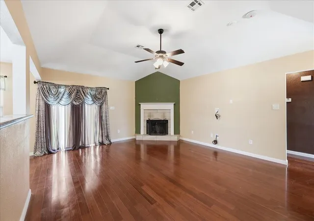 Photo 3 of Sale Pending at 4406 Highland Ave, Orange, TX 77632 | MLS# 44268012 | Listing updated on 2026-09-08