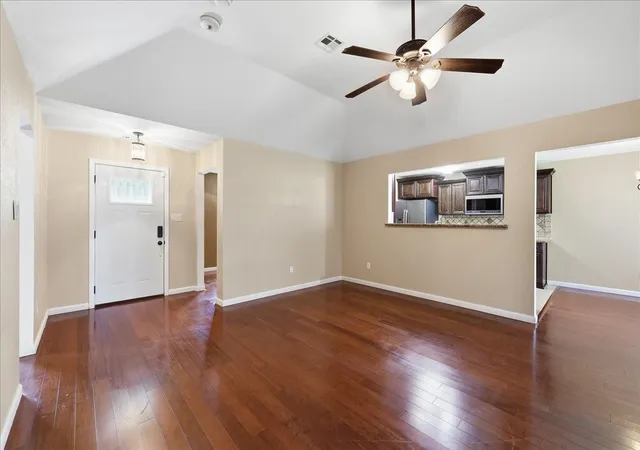 Photo 3 of Sale Pending at 4406 Highland Ave, Orange, TX 77632 | MLS# 44268012 | Listing updated on 2026-10-07