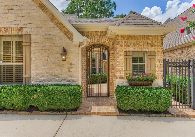 Photo 2 of Single family home for sale at 42 Carlyle Pl, Spring, TX 77382 | MLS# 91237338 | Listing updated on 2026-09-14