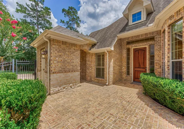 Photo 2 of Single family home for sale at 42 Carlyle Pl, Spring, TX 77382 | MLS# 91237338 | Listing updated on 2026-09-14