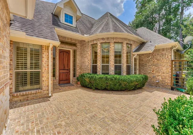 Photo 3 of Single family home for sale at 42 Carlyle Pl, Spring, TX 77382 | MLS# 91237338 | Listing updated on 2026-09-14
