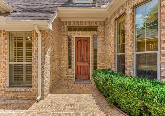 Photo 4 of Single family home for sale at 42 Carlyle Pl, Spring, TX 77382 | MLS# 91237338 | Listing updated on 2026-09-14