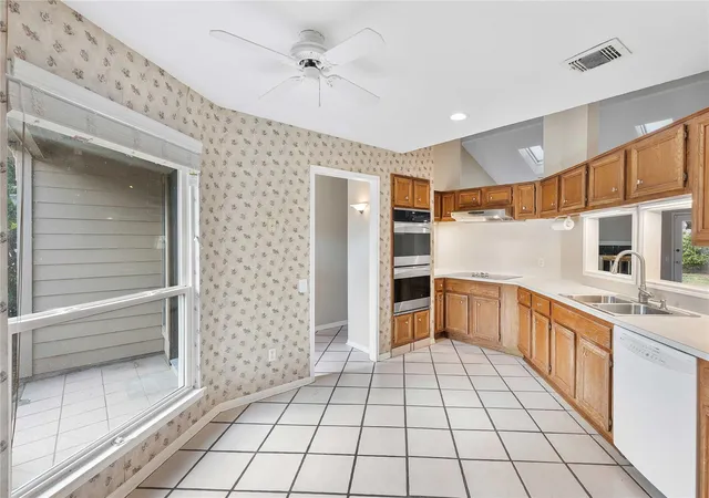 3rd image of 2118 Woodland Park Dr, Houston, TX 77077 | MLS# 64031690