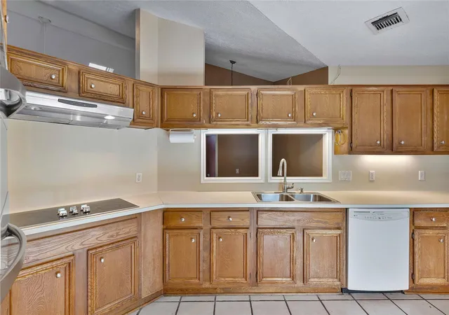 4th image of 2118 Woodland Park Dr, Houston, TX 77077 | MLS# 64031690