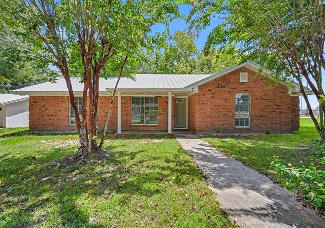 1st image of 100 Bybee St, Willis, TX 77378 | MLS# 32375970