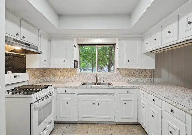 4th image of 100 Bybee St, Willis, TX 77378 | MLS# 32375970