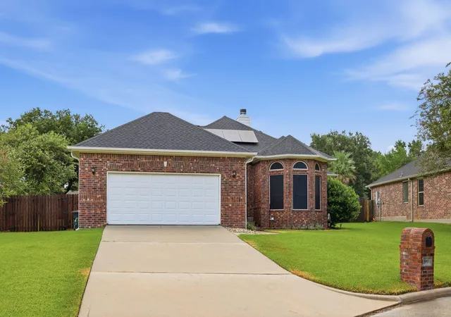 Photo 2 of Single family home for sale at 199 Kings Point St, Montgomery, TX 77356 | MLS# 43274566 | Listing updated on 2026-09-19