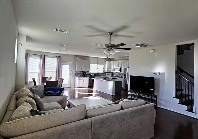 Photo 4 of Single family home for sale at 3234 Longleaf Meadows Dr, Houston, TX 77063 | MLS# 28732172 | Listing updated on 2026-08-15