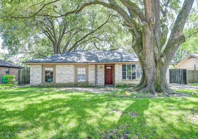 Photo 2 of Sale Pending at 12419 Maxim Dr, Houston, TX 77065 | MLS# 94943443 | Listing updated on 2026-09-11