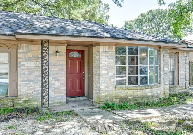 Photo 4 of Sale Pending at 12419 Maxim Dr, Houston, TX 77065 | MLS# 94943443 | Listing updated on 2026-09-11