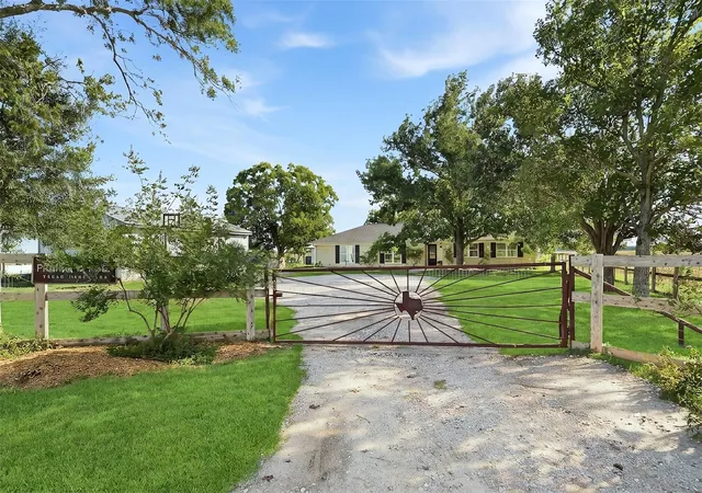 3rd image of 15104 Marek Ln, Guy, TX 77444 | MLS# 86697457