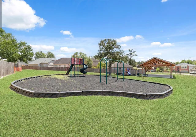 2nd image of 1014 Oak Glen Dr, Willis, TX 77378 | MLS# 23856516