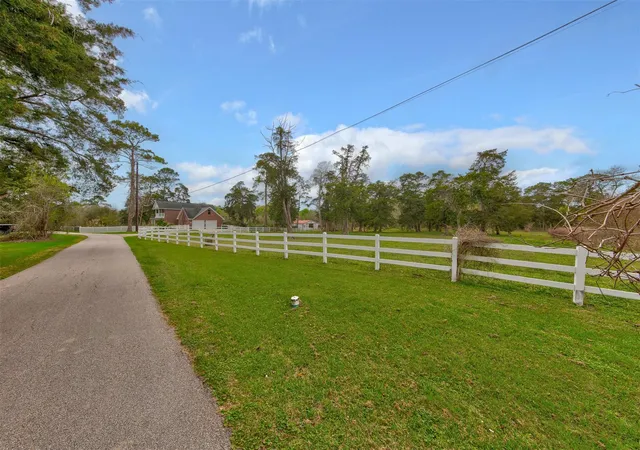 5th image of 9520 El Chaco Dr, Baytown, TX 77521 | MLS# 10155648