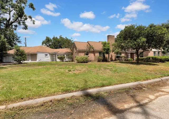 2nd image of 4425 Laurel Dr, Houston, TX 77021 | MLS# 34467135