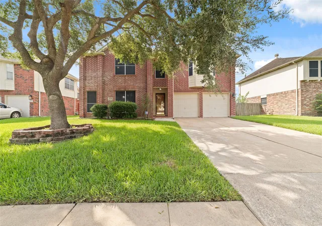 Photo 2 of Single family home for sale at 2235 Heatherwood Dr, Missouri City, TX 77489 | MLS# 86279873 | Listing updated on 2026-08-14
