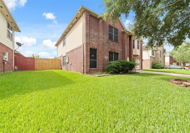 Photo 3 of Single family home for sale at 2235 Heatherwood Dr, Missouri City, TX 77489 | MLS# 86279873 | Listing updated on 2026-08-14