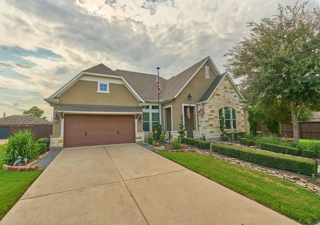 Photo 2 of Sale Pending at 10102 Hooke Dr, Rosharon, TX 77583 | MLS# 49687061 | Listing updated on 2026-08-31