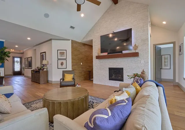 Photo 3 of Sale Pending at 10102 Hooke Dr, Rosharon, TX 77583 | MLS# 49687061 | Listing updated on 2026-08-31