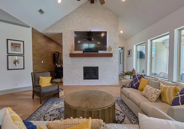 Photo 4 of Sale Pending at 10102 Hooke Dr, Rosharon, TX 77583 | MLS# 49687061 | Listing updated on 2026-08-31
