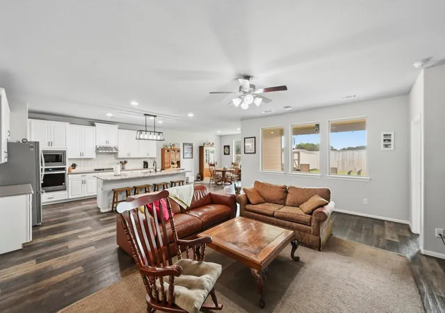 5th image of 26103 Ridgelawn Dr, Richmond, TX 77406 | MLS# 24575955