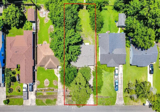 2nd image of 4914 Angleton St, Houston, TX 77033 | MLS# 26898953
