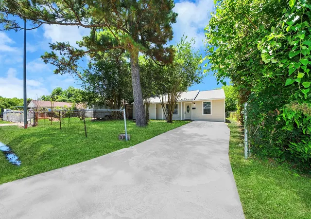 42nd image of 4914 Angleton St, Houston, TX 77033 | MLS# 26898953