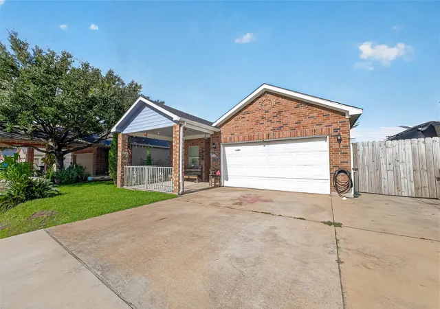 Photo 2 of Single family home for sale at 10623 Logger Pines Trl, Houston, TX 77088 | MLS# 96793493 | Listing updated on 2026-08-16