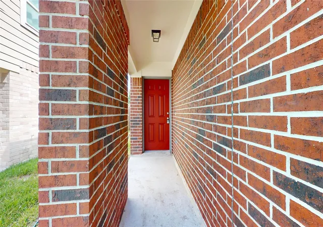 Photo 3 of Sale Pending at 2818 N Red Birch Cir, Houston, TX 77038 | MLS# 97495792 | Listing updated on 2026-09-22