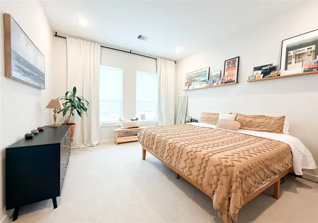 Photo 2 of Single family home for sale at 618 Thornton Oaks Ln, Houston, TX 77018 | MLS# 74737710 | Listing updated on 2026-09-02