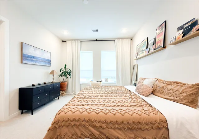 Photo 3 of Single family home for sale at 618 Thornton Oaks Ln, Houston, TX 77018 | MLS# 74737710 | Listing updated on 2026-09-02