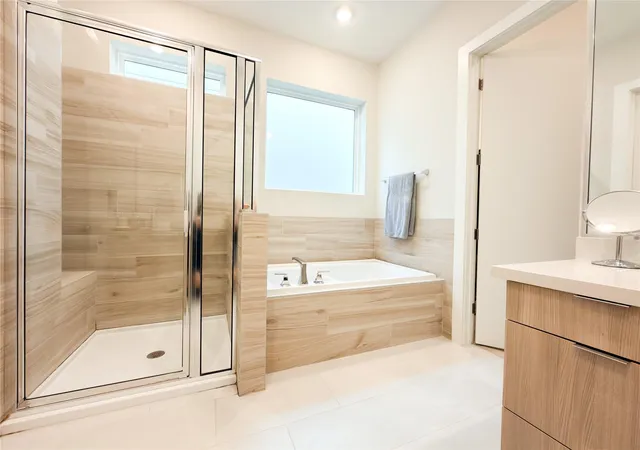 Photo 3 of Single family home for sale at 618 Thornton Oaks Ln, Houston, TX 77018 | MLS# 74737710 | Listing updated on 2026-09-02