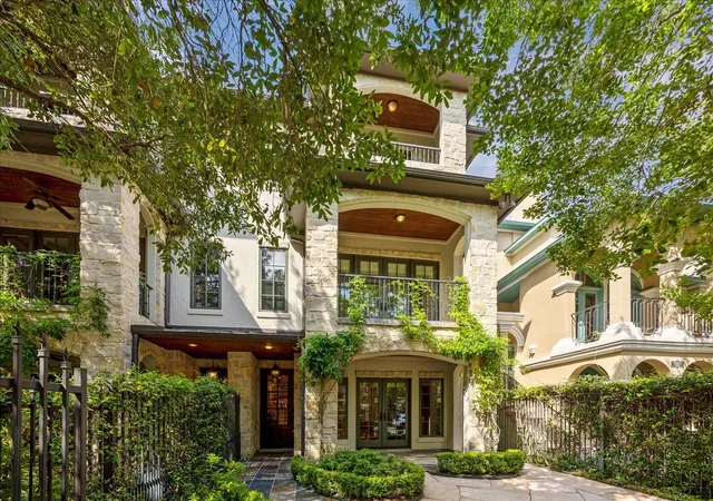 Photo 1 of Townhouse for sale at 6308 Pickens St #B, Houston, TX 77007 | MLS# 81183645 | Listing updated on 2026-09-14