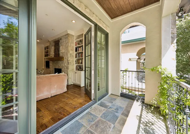 Photo 4 of Townhouse for sale at 6308 Pickens St #B, Houston, TX 77007 | MLS# 81183645 | Listing updated on 2026-09-14