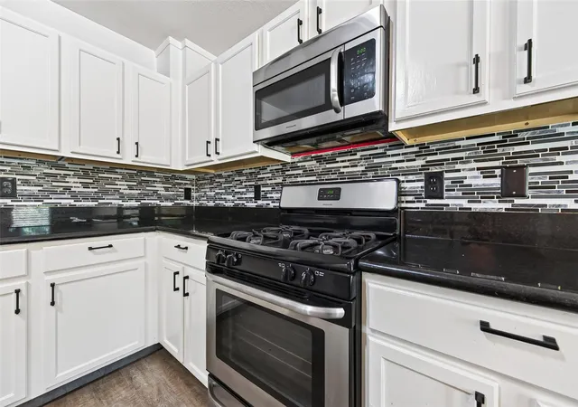 2nd image of 24019 Kingbriar Dr, Spring, TX 77373 | MLS# 19597095