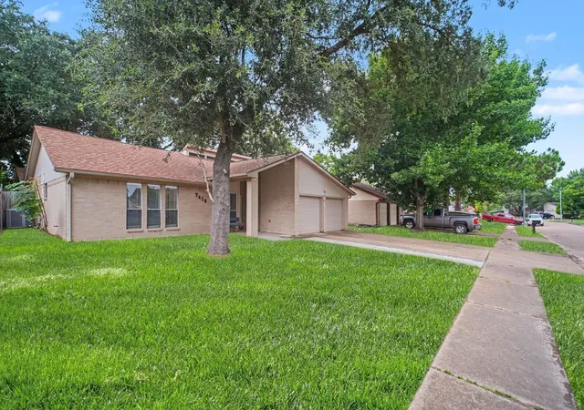 Photo 2 of Single family home for sale at 7419 Shady Vale Ln, Houston, TX 77040 | MLS# 2920197 | Listing updated on 2026-09-10