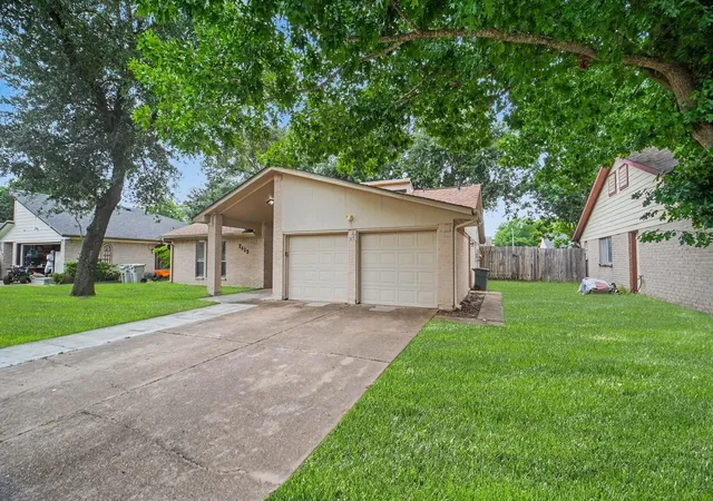 Photo 3 of Single family home for sale at 7419 Shady Vale Ln, Houston, TX 77040 | MLS# 2920197 | Listing updated on 2026-09-10