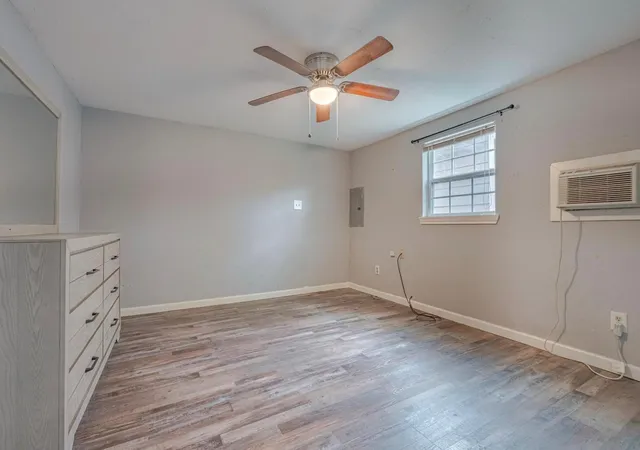 2nd image of 4206 Walker St, Houston, TX 77023