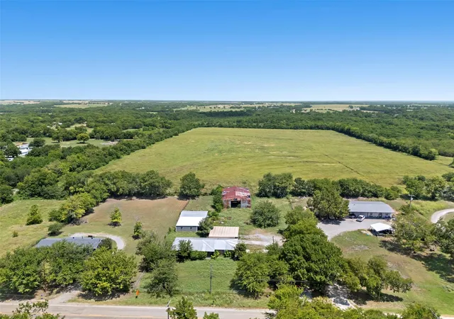 1st image of 704 E Grand St, Whitewright, TX 75491 | MLS# 18879835