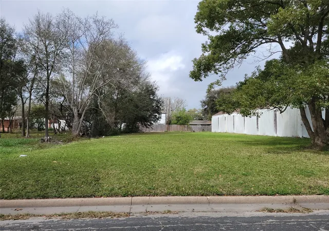 4th image of 410 8Th Avenue North, Texas City, TX 77590 | MLS# 32930208